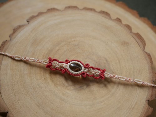 織軒 Xuan Macrame NB49/FW24~紅幽靈 l 蠟線 l 手工編織 l 手環
