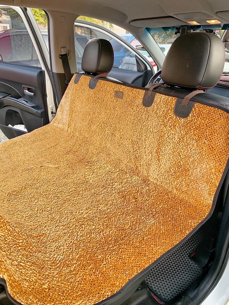 The rear pad of the pet car is shimmering in gold and the size is about 135X145 cm - ที่นอนสัตว์ - ไฟเบอร์อื่นๆ 