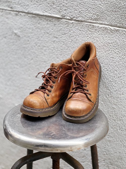 河水山 Dr. Martens 焦糖棕色 真皮牛皮革 厚底靴馬汀鞋馬丁靴子中筒機車