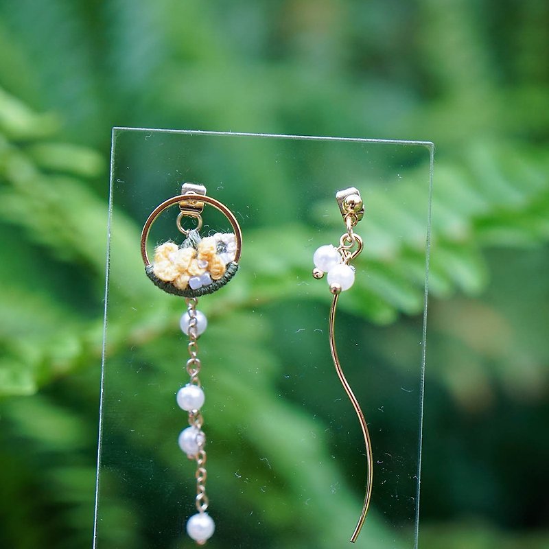 Lu Lita original design embroidery earrings retro yellow rose pearl earrings retro art and art customizable ear clips - ต่างหู - งานปัก 