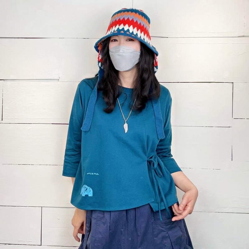 Teal side strap three-quarter sleeve elephant illustration T #T1344 - เสื้อยืดผู้หญิง - ผ้าฝ้าย/ผ้าลินิน สีน้ำเงิน