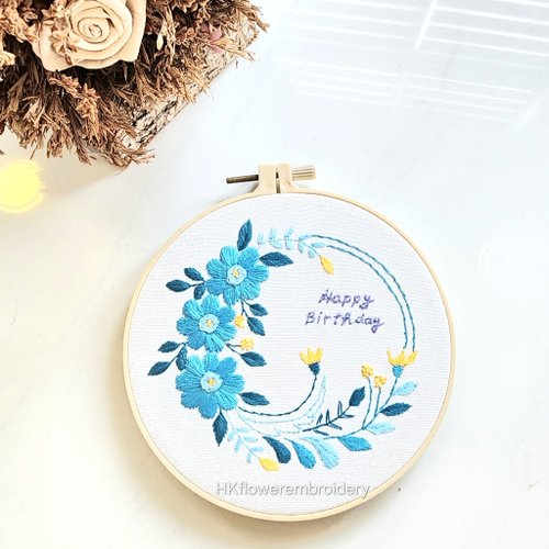 ハンドメイド　花柄刺繍アート作品 ネイビーブルー 番外編「青い彼岸花 blue spider lily」インテリア刺繍額 その他