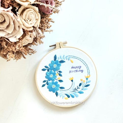 ハンドメイド　花柄刺繍アート作品 ネイビーブルー 番外編「青い彼岸花 blue spider lily」インテリア刺繍額 その他