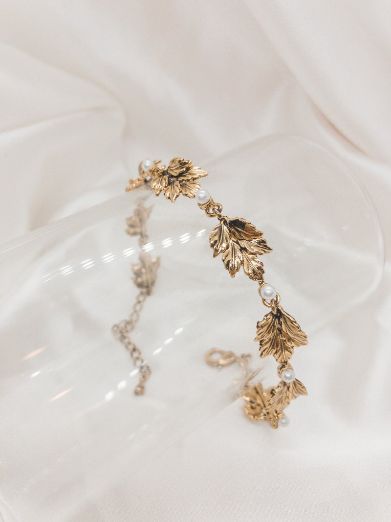 Innocence Selection Leaf Pearl Bracelet - สร้อยข้อมือ - โลหะ สีทอง