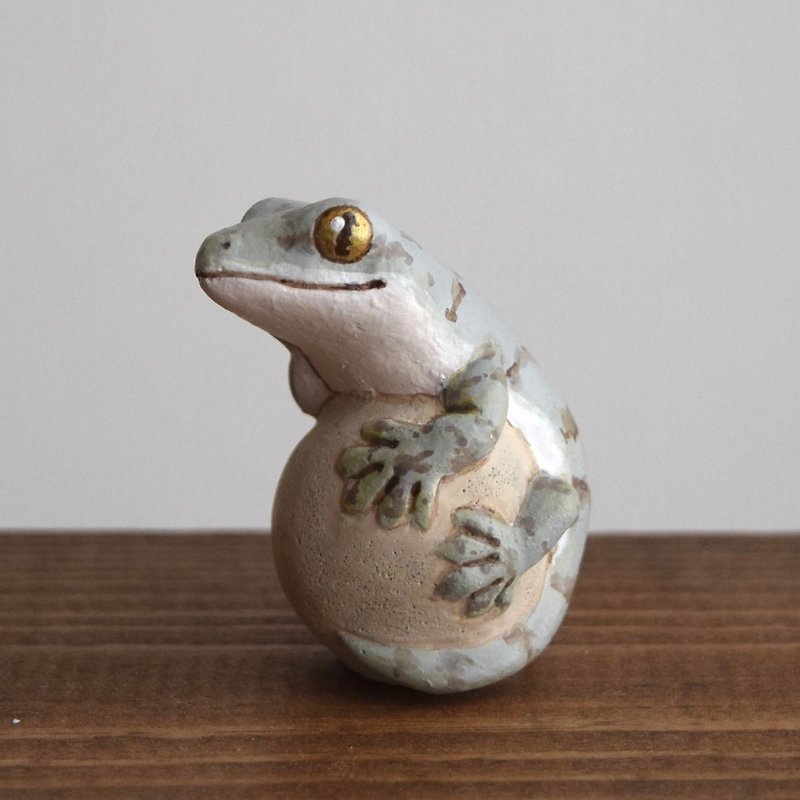 Japanese gecko frog on the stone - ของวางตกแต่ง - วัสดุอื่นๆ สีเทา