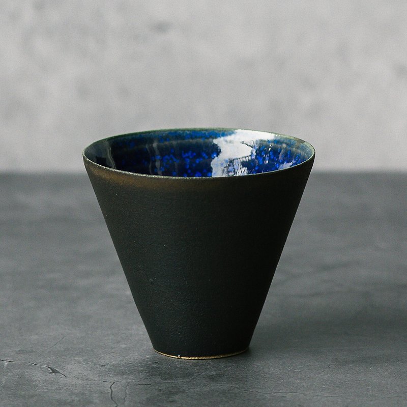夜幕星河 - 寶藍結晶+曜黑雙釉 薄胎清酒杯/單品茶杯 - 茶具/茶杯 - 陶 藍色