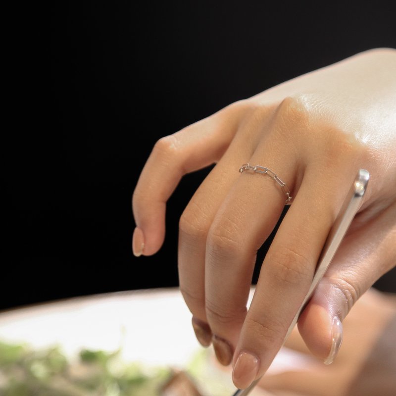 Delicate Square Chain Ring | Simple Sterling Silver | Basics. Overlapping. neutral - แหวนทั่วไป - เงินแท้ สีเงิน