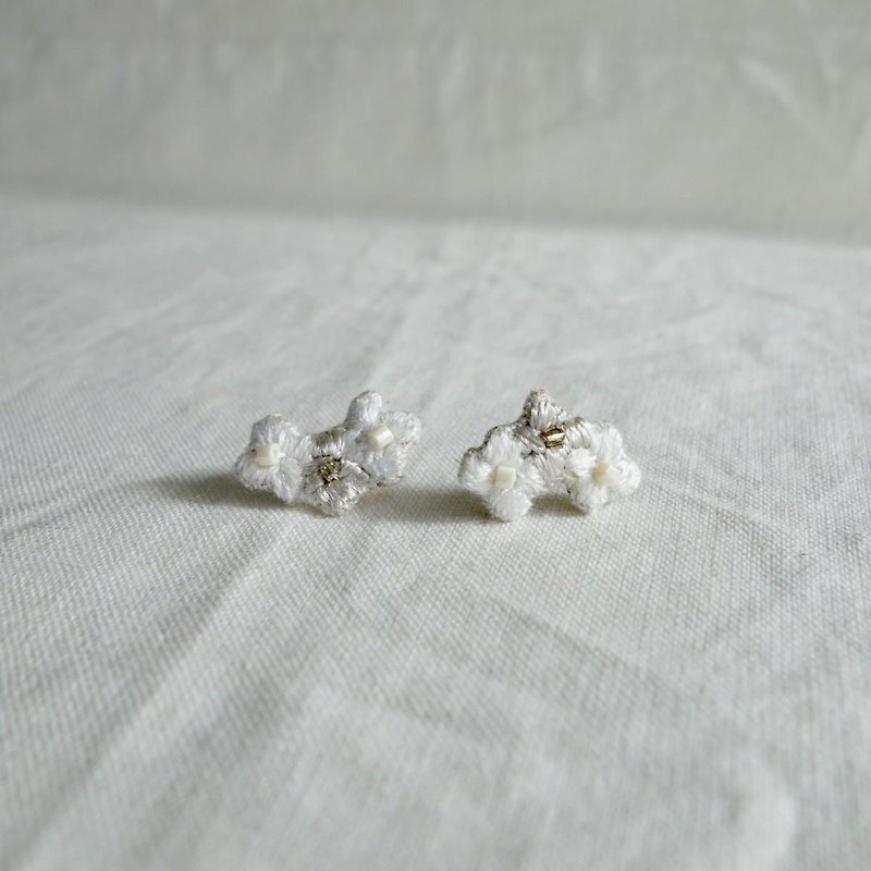 Hanamori c - Earrings & Clip-ons - Cotton & Hemp White