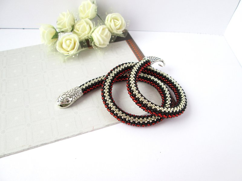 Garter Red black snake bracelet Ouroboros jewelry Serpent rope Beaded bracelet S - สร้อยข้อมือ - วัสดุอื่นๆ สีแดง