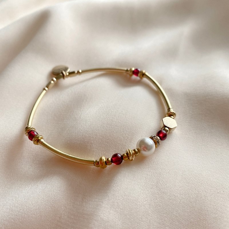 Holiday -Garnet pearl bracelet - Bracelets - Copper & Brass Multicolor