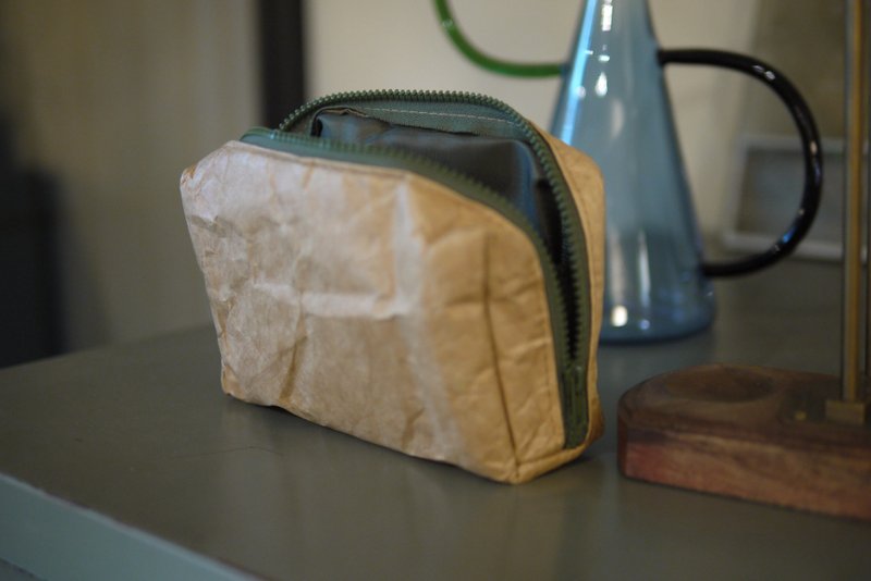 化妝包 小物收納包 - 化妝包/收納袋 - 其他人造纖維 