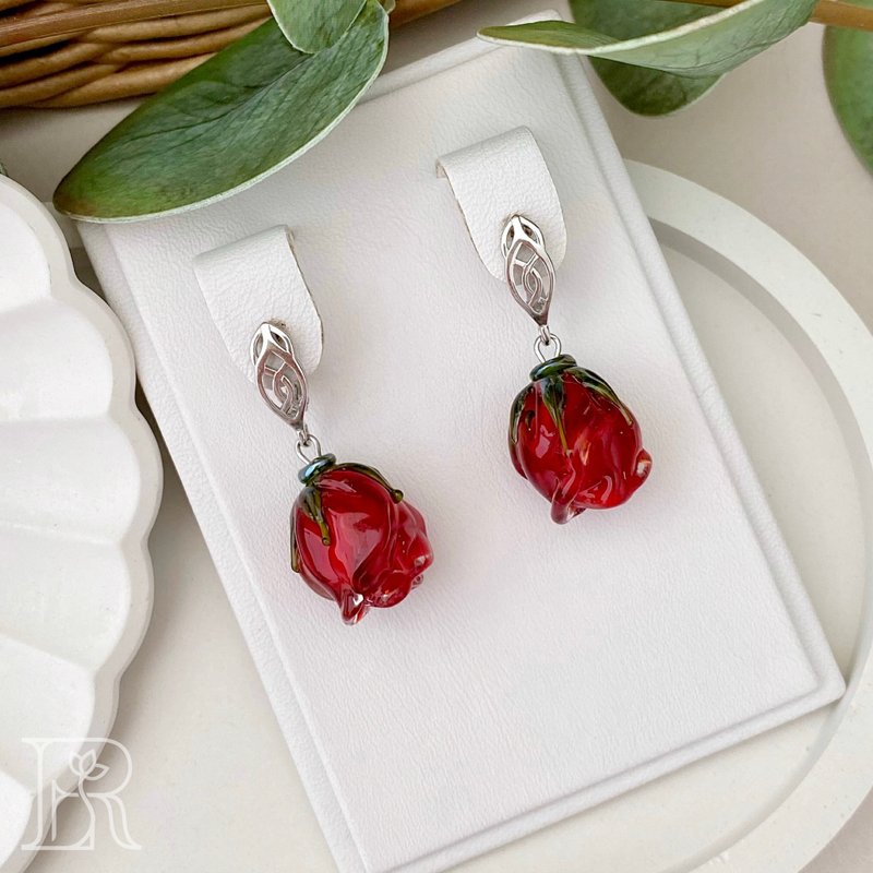 Burgundy Beauty: Customized Silver Dangle Earrings with Red Glass Flower - 耳環/耳夾/耳骨夾 - 純銀 紅色