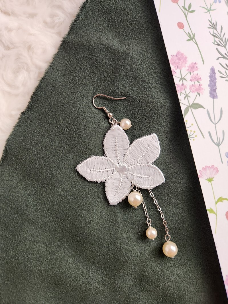 【花片蕾絲系列】星瓣柔光耳環-珍珠款(單邊耳環/手工染色) - 耳環/耳夾/耳骨夾 - 其他材質 