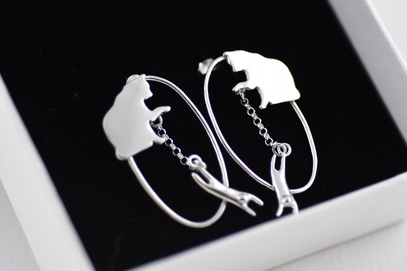 Cat slave life (sterling silver earrings female cute animal handmade silver jewelry Valentine's Day) - ต่างหู - เงินแท้ สีเงิน