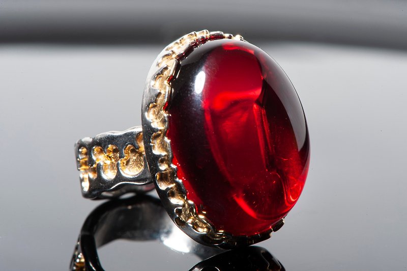 大きな天然赤琥珀の指輪、ゴージャスな赤琥珀のデザイナーリング - リング - 半貴石 レッド