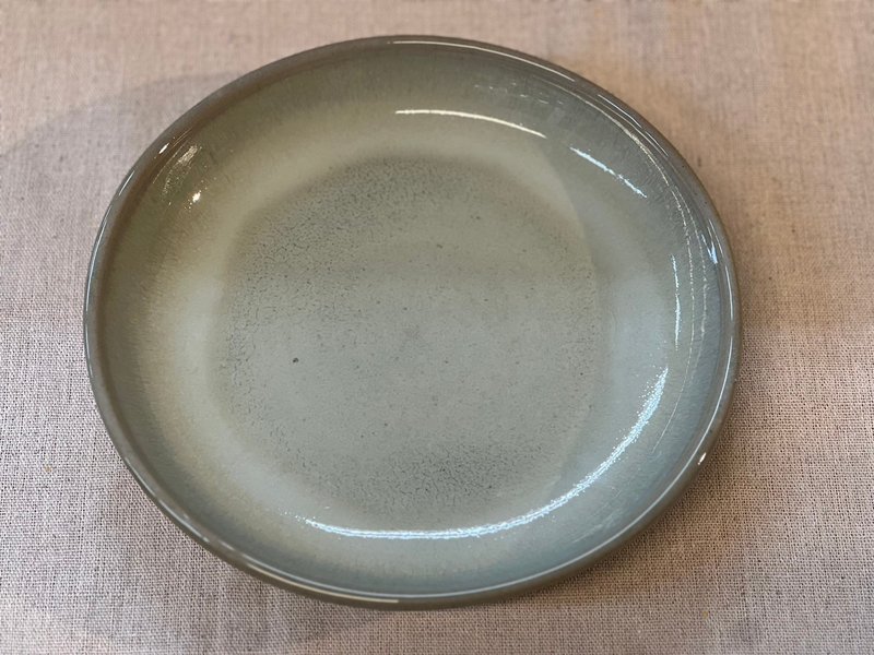 Celadon shallow dish-1 - จานและถาด - ดินเผา สีเขียว