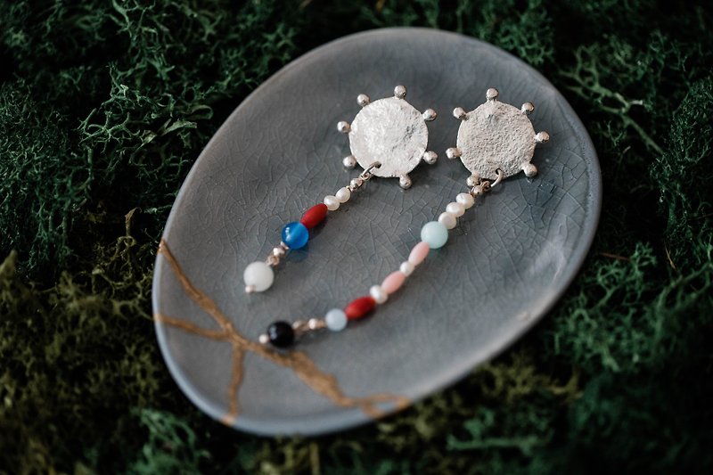 【Midudu Jewelry Lab】Treasure earrings bestowed by the waves - Earrings & Clip-ons - Silver Multicolor