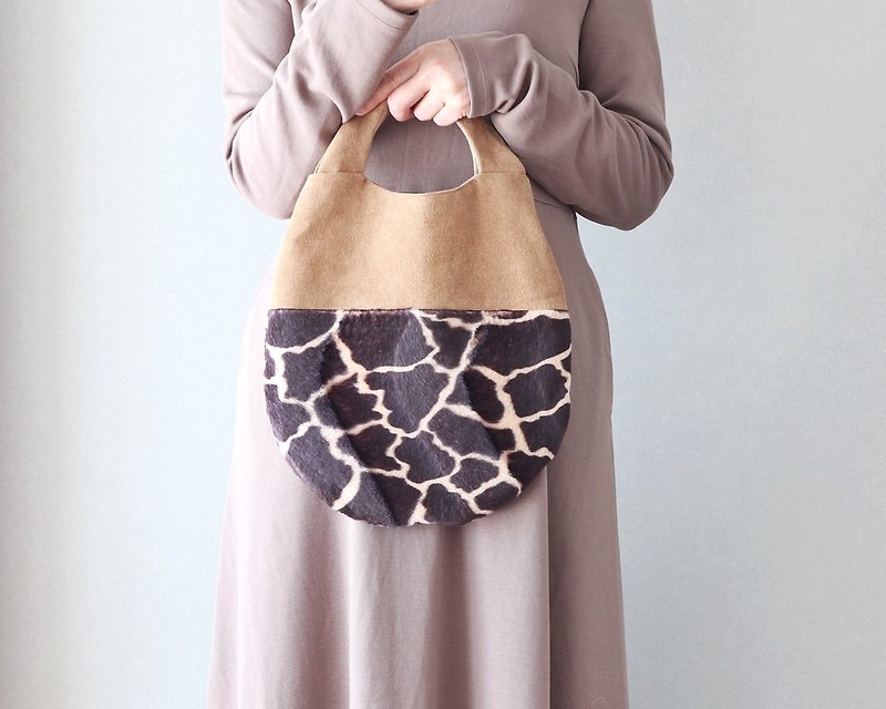 Stylish animal pattern/tamago tote(giraffe) - Handbags & Totes - Polyester Brown