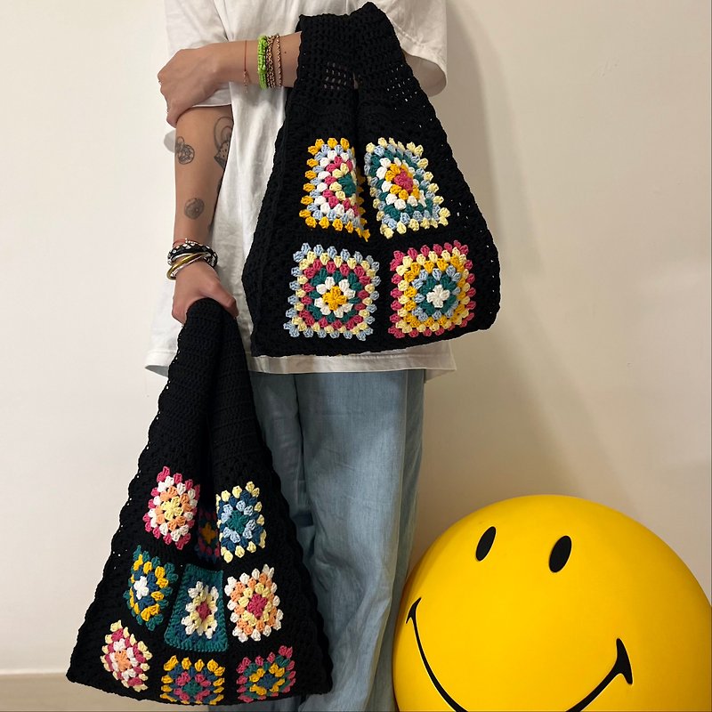 Hand Crocheted Granny Check Tote Bag (Large Size • Shoulder Can be Used • Multi-Color) - กระเป๋าถือ - ผ้าฝ้าย/ผ้าลินิน หลากหลายสี