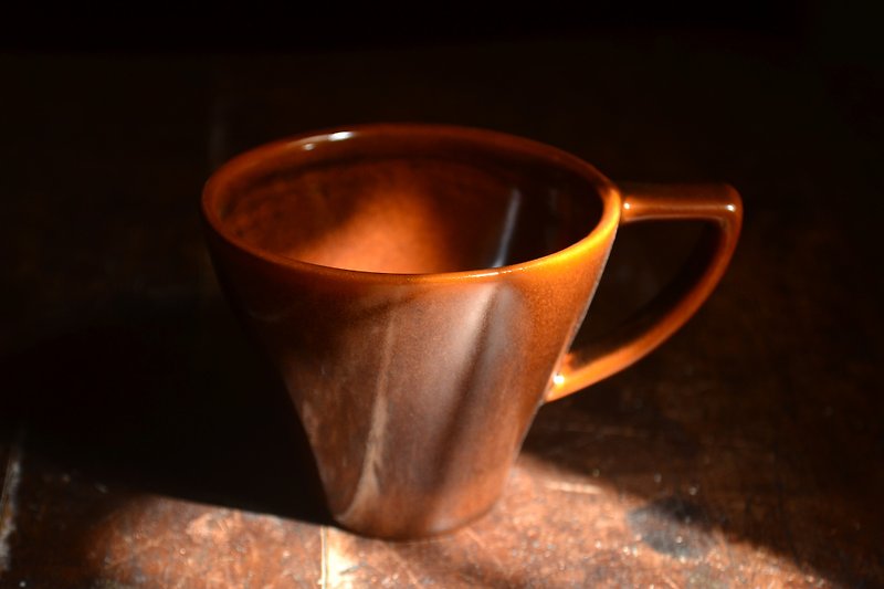 冬の夕暮れブラック円錐形の小さなコーヒーフィルター円錐形フィルターカップ手醸造フィルターカップコーヒーフィルターカップ卒業シーズンギフト - マグカップ - 磁器 ブラウン