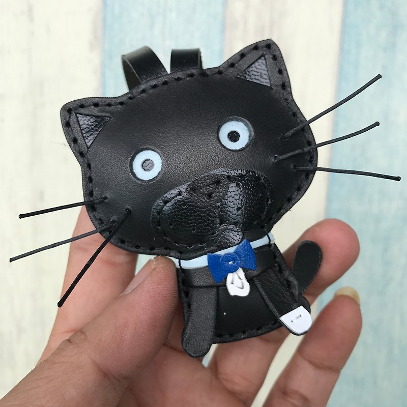 Healing small things black cute kitten hand-stitched leather charm small size - พวงกุญแจ - หนังแท้ สีดำ