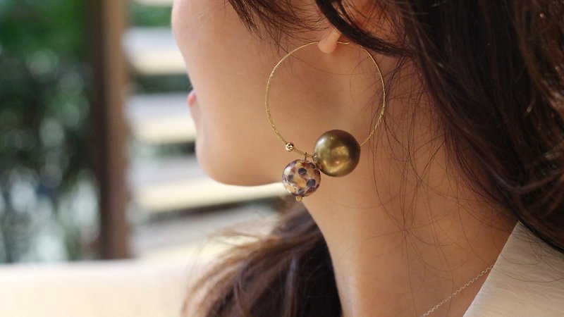 彩繪玻璃 波波派對 金屬啡 黃銅球 大耳圈 - 耳環/耳夾 - 玻璃 金色