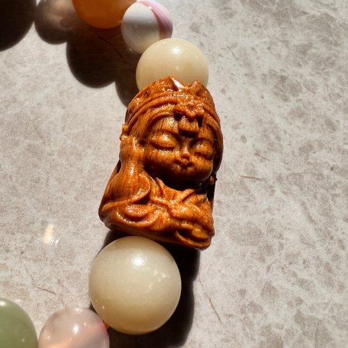 【気まぐれセール】白檀　マントラ彫りブレスレット　いい香りがします 白檀 マントラ彫りブレスレット いい香りがします
