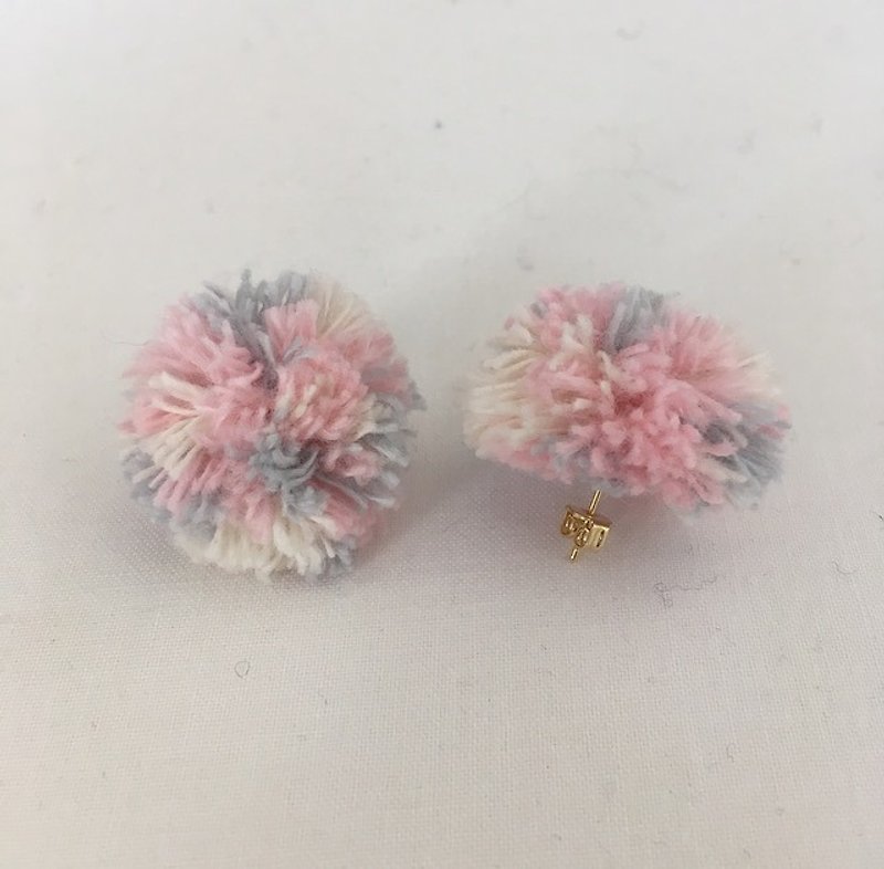 ふわふわスタッド丸ピアス - 耳環/耳夾 - 棉．麻 粉紅色