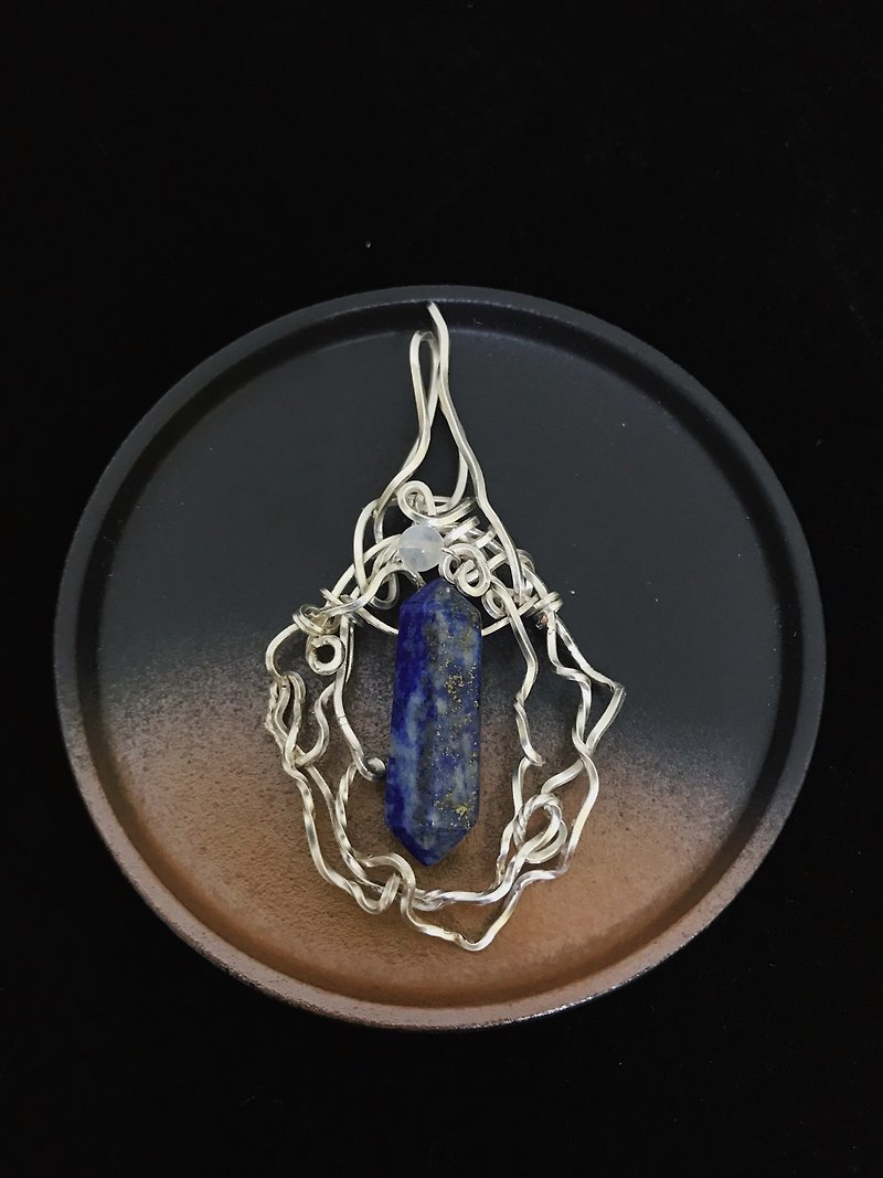 Double pointed pillars of moonlight lapis lazuli. pendant - สร้อยคอ - คริสตัล 