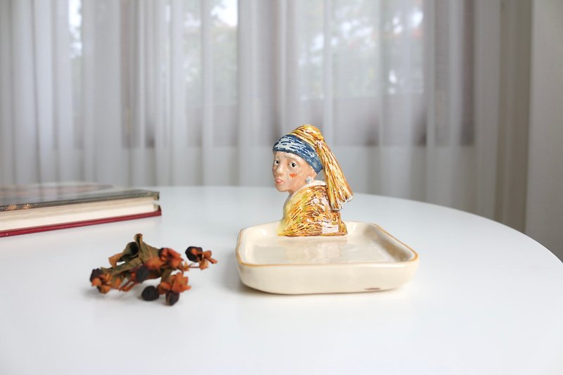 Ceramic Jewelry Tray The Girl - อื่นๆ - ดินเผา สึชมพู