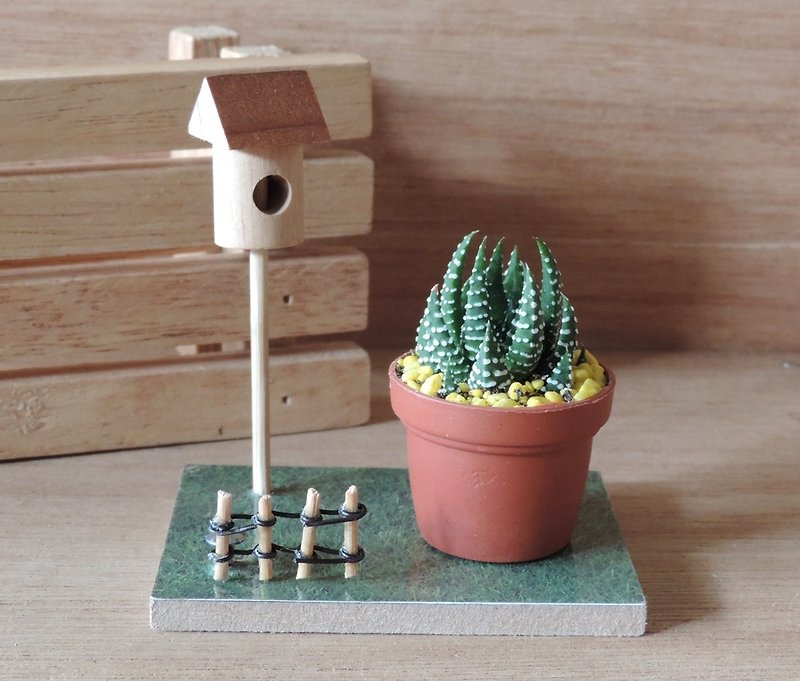 Japanese style bird house succulents - Plants - Other Materials 