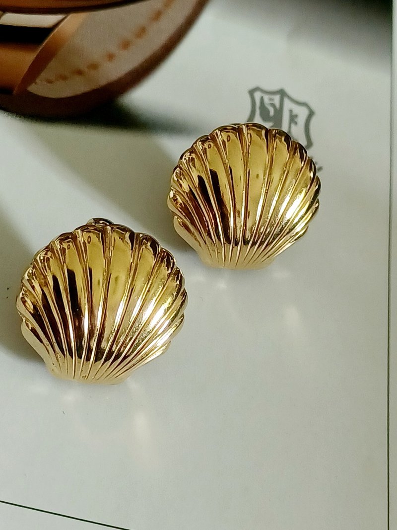 vintage jewelry  經典金色小貝殼 夾式耳環 - 耳環/耳夾/耳骨夾 - 其他金屬 