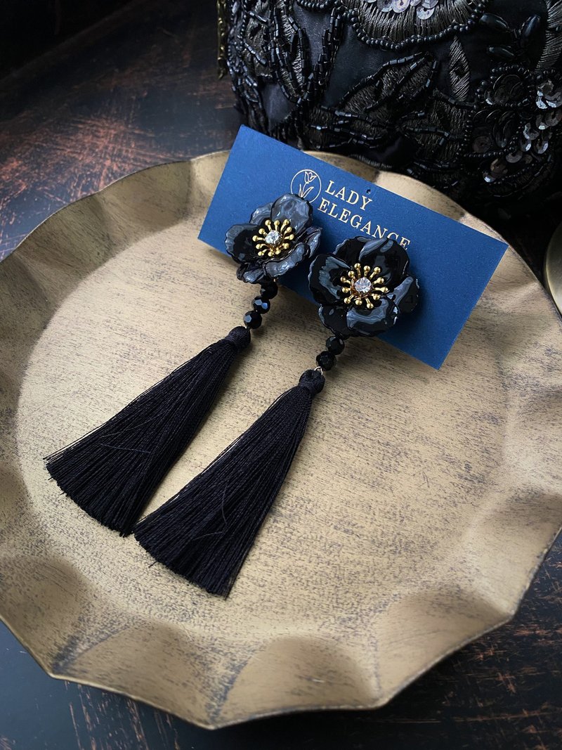 Milan catwalk black camellia tassel earrings - Earrings & Clip-ons - Other Materials Black