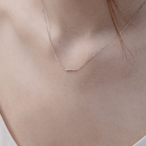 Row diamond V-shaped sterling silver necklace  Features. Light luxury.  Texture - Shop Isha Jewelry Necklaces - Pinkoi