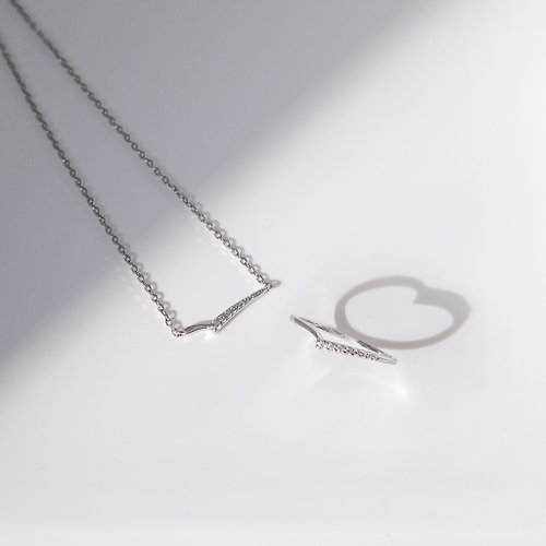 Row diamond V-shaped sterling silver necklace  Features. Light luxury.  Texture - Shop Isha Jewelry Necklaces - Pinkoi