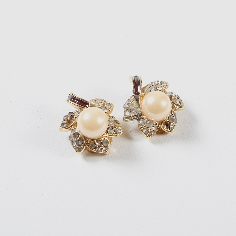 [Egg plant vintage] 璀璨 flower leaf retro clip-style antique earrings - Earrings & Clip-ons - Other Metals Gold