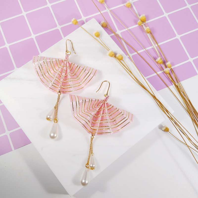 Daqian design temperament elegant Korean powder fan-shaped ribbon earrings / clip gift lover - Earrings & Clip-ons - Cotton & Hemp Pink