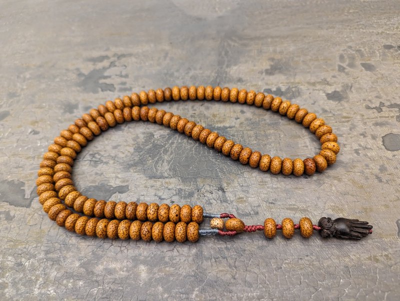 Mala Prayer 108 beads vintage Tibetan Bodhi lotus seed necklace and prayer hands - Necklaces - Wood Orange