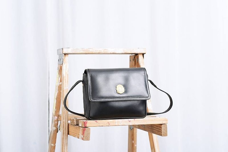 "CELIEN antique oblique shoulder bag" VBN 07 - Messenger Bags & Sling Bags - Genuine Leather Black