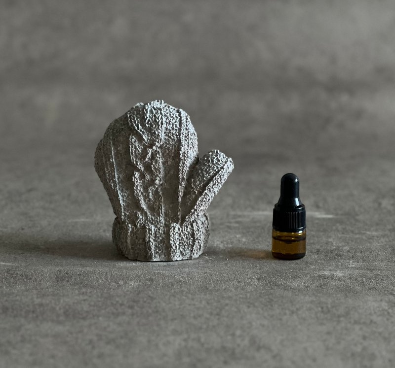 淡咖混藍色手套/擴香石/水泥/擺件/交換禮物/附贈1ml雪松精油 - 香氛/精油/擴香 - 環保材質 卡其色