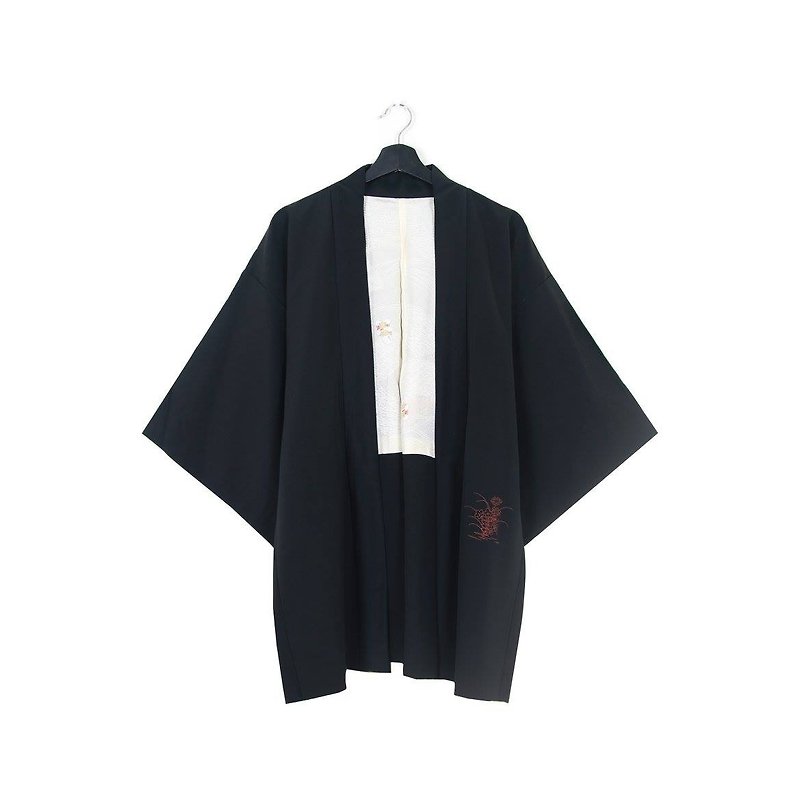 バックグリーン::日本の着物の羽織刺繍宝物にヴィンテージの着物を持ち帰っ（KI-40） - ジャケット - シルク・絹 ブラック
