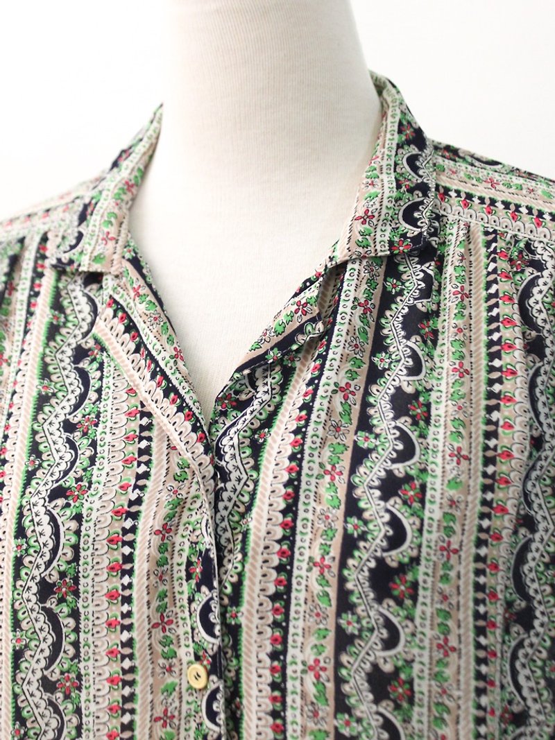 復古日本製黑綠色圖騰夏日短袖古著襯衫 Japanese Vintage Blouse - 恤衫 - 聚酯纖維 綠色