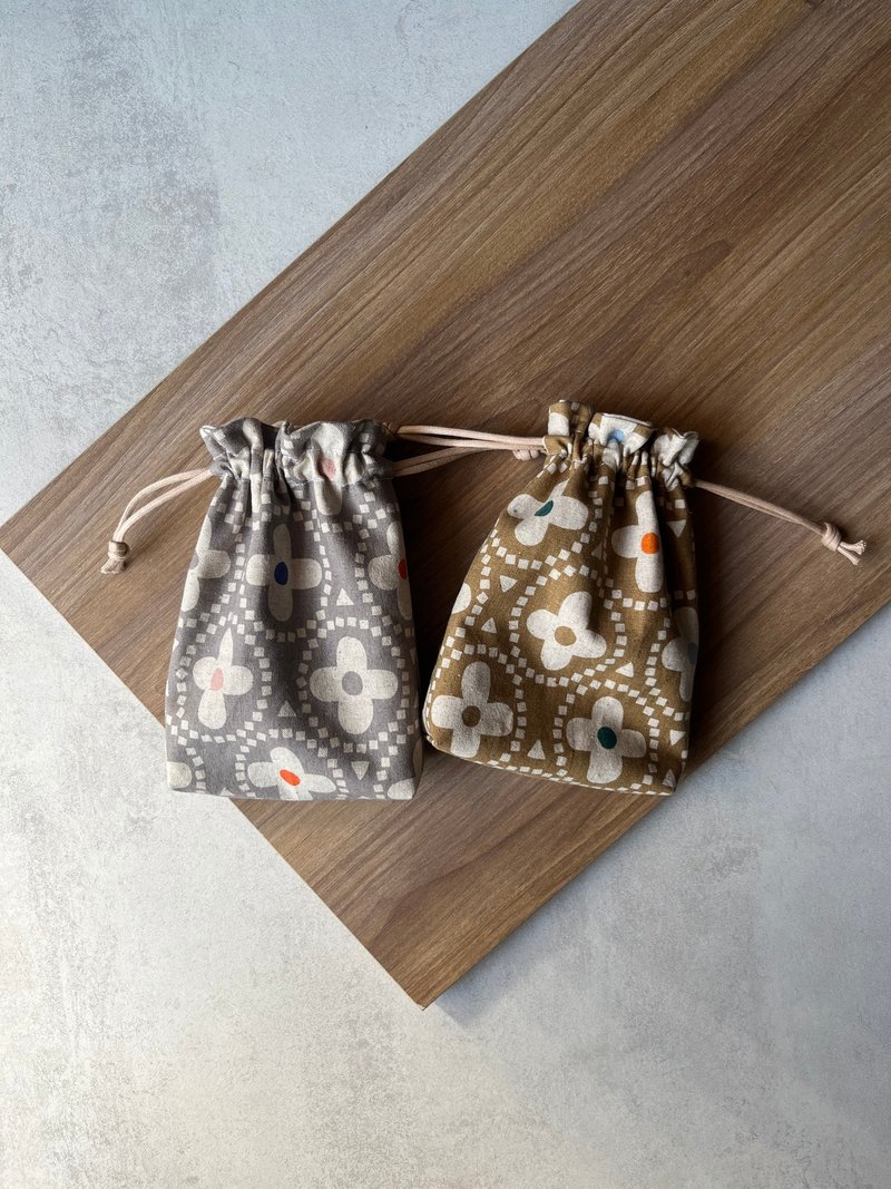 Drawstring bag丨Cross flower - Drawstring Bags - Cotton & Hemp 