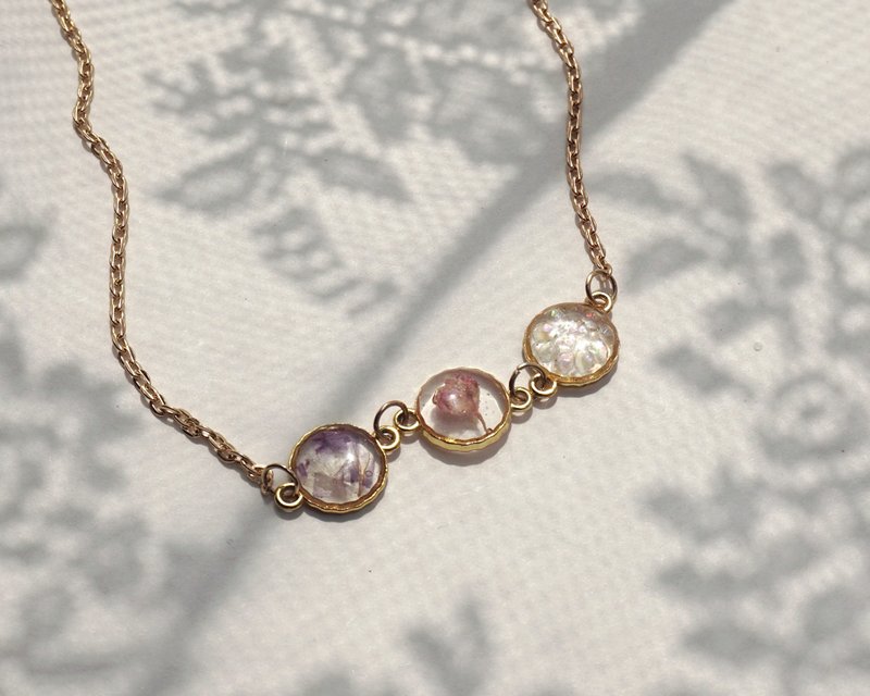 Rose gold necklace decorated with real flowers and crystals. - 項鍊 - 樹脂 粉紅色