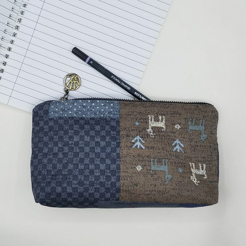 Dark blue - cosmetic zipper  pencil bag - กระเป๋าเครื่องสำอาง - ผ้าฝ้าย/ผ้าลินิน สีน้ำเงิน