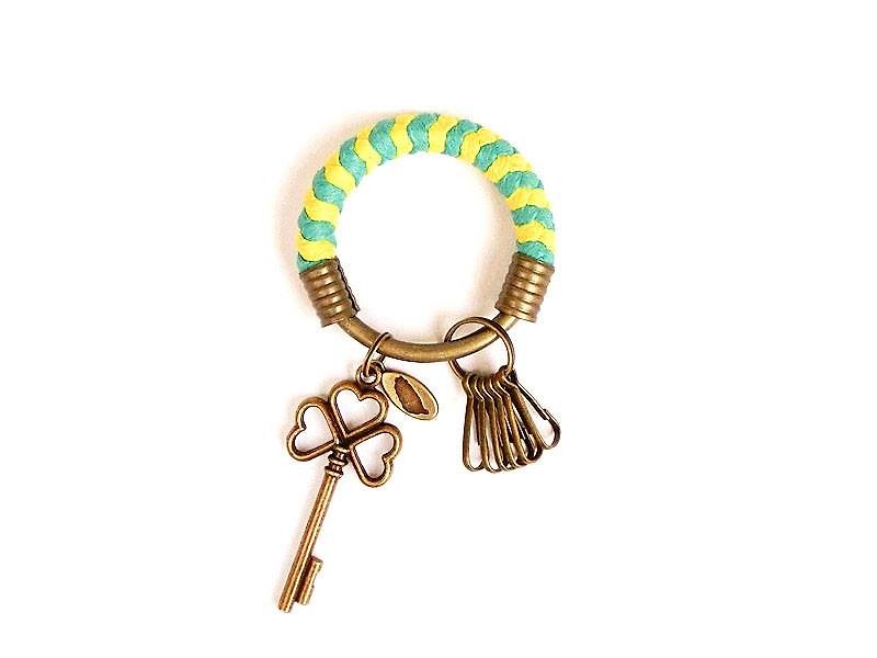 鑰匙圈(小)5.3CM 湖水綠+亮黃+幸運草鑰匙 編織 腊繩 鐵環 客製化 - 鑰匙圈/鎖匙扣 - 其他金屬 多色