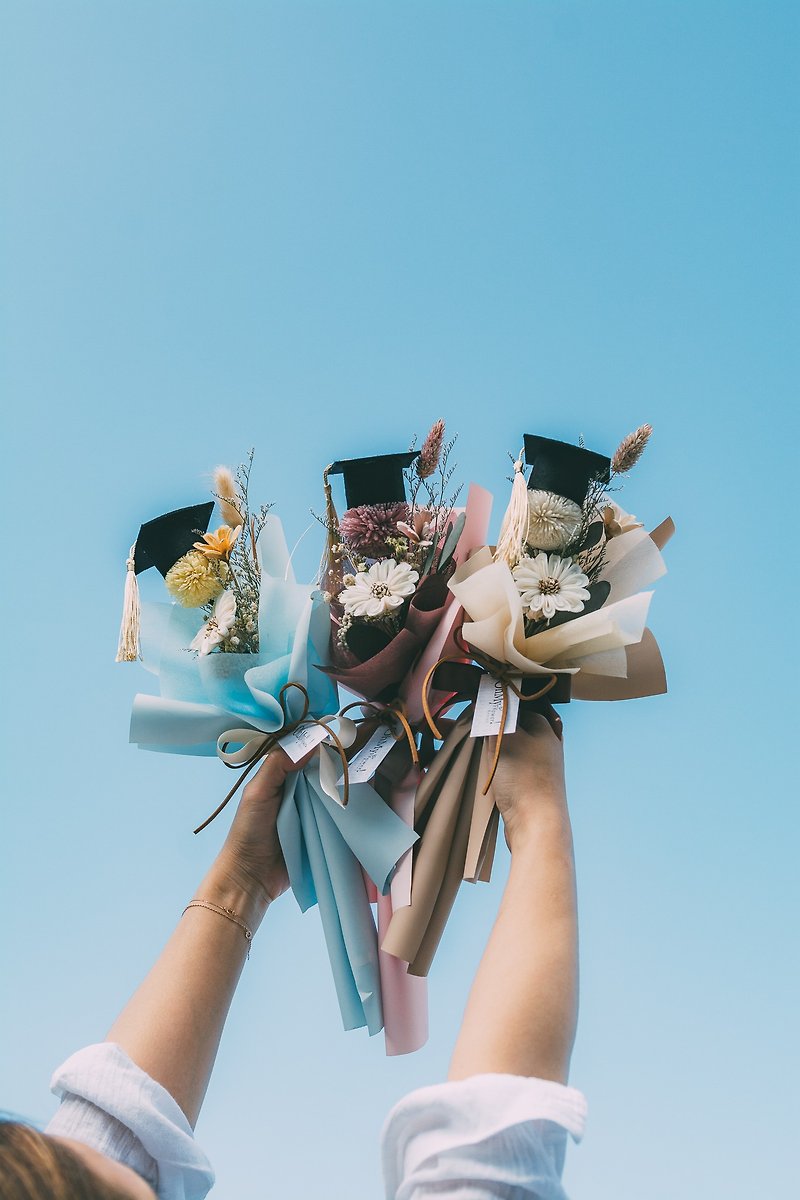 卒業式 晴れやかな学士帽 卒業式 小さな花束 永遠の花 ドライフラワー 枯れない - ドライフラワー・ブーケ - 寄せ植え・花 多色