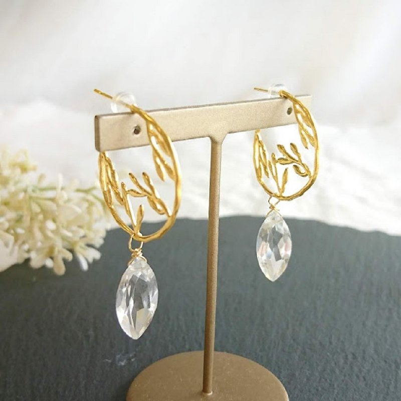 Twig and crystal hoop earrings - ต่างหู - คริสตัล สีทอง