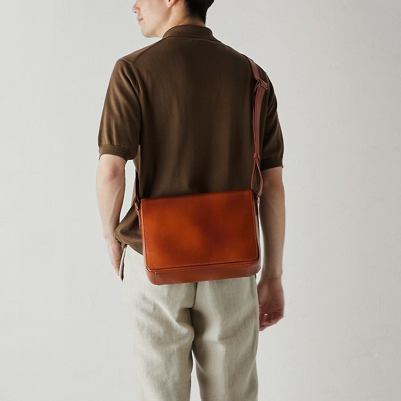 Antique B5 Shoulder Bag 2022 Edition - Retro Camel - กระเป๋าแมสเซนเจอร์ - หนังแท้ สีนำ้ตาล