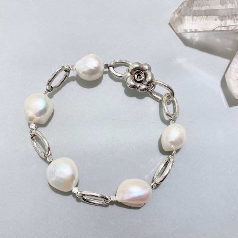 Ops Pearl Handmade Unique Elegant Design Big pearl  Silver - สร้อยข้อมือ - โลหะ สีเงิน